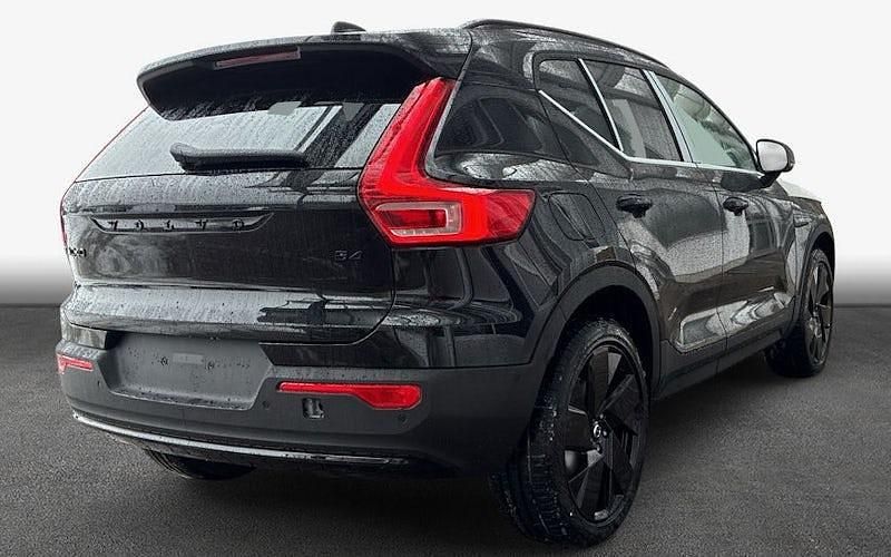 Neu Volvo XC40 Plus 197 PS (144 kW) 2026 Schwarz SUV