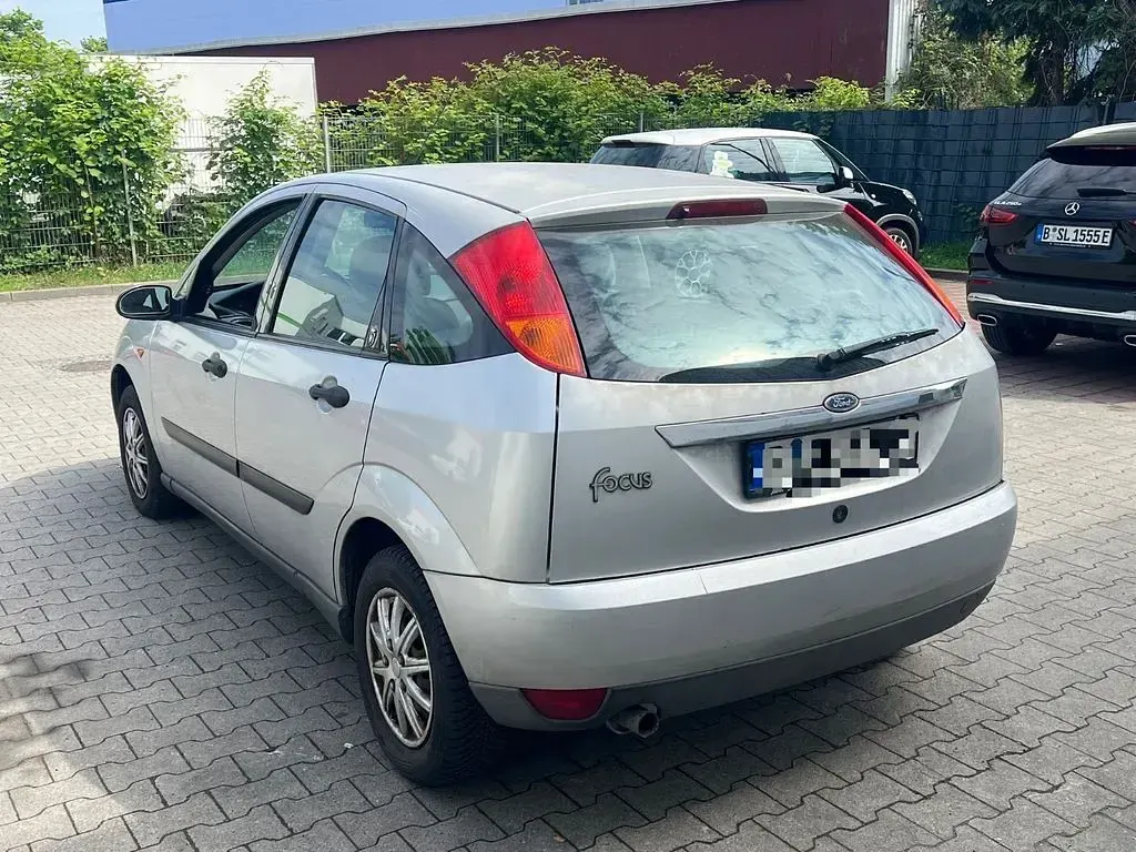 Usata Ford Focus Ghia 116 CV (85 kW) 1999 Argento Berlina