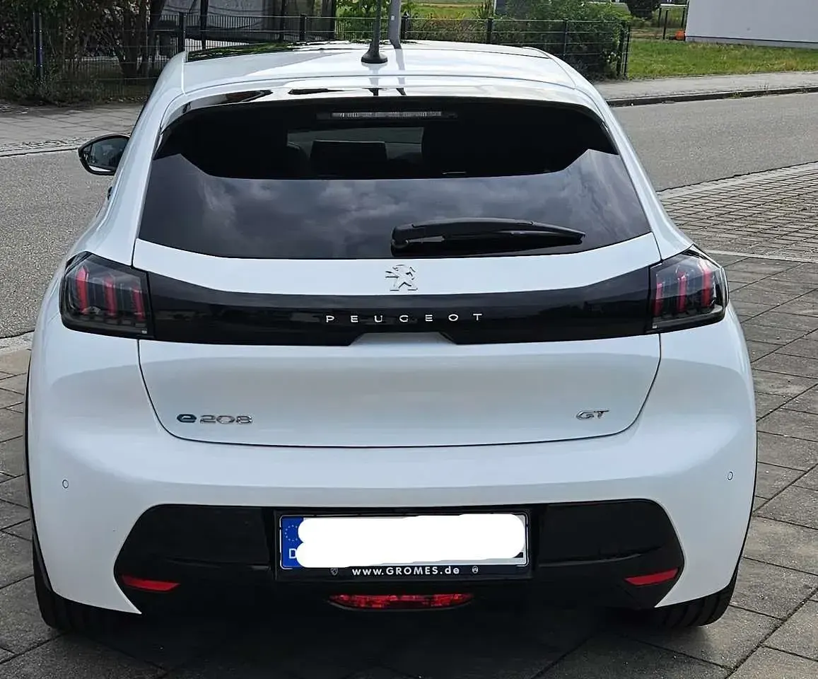 Gebraucht Peugeot e-208 GT 100 kW (136 PS) 2023 Weiß Kleinwagen