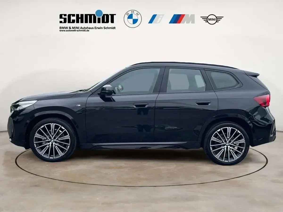 Gebraucht BMW X1 M Sport 163 PS (119 kW) 2023 Saphirschwarz metallic SUV