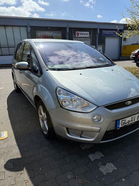 Gebraucht Ford S-MAX Titanium 140 PS (102 kW) 2010 Grau Van / Kleinbus