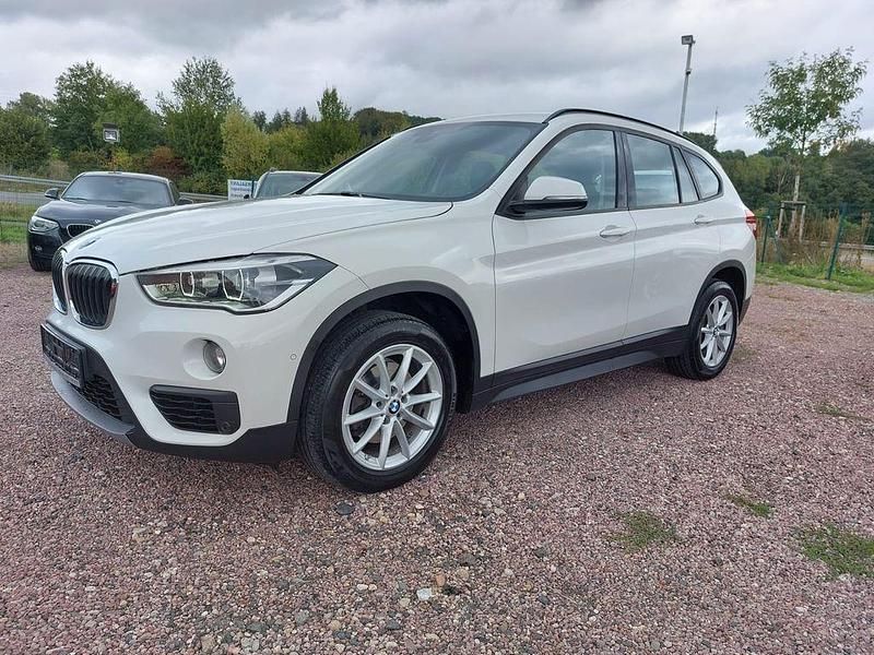 Weiß Gebraucht 2016 BMW X1 Advantage SUV | 16.850 € (Teuer) - Bild 1/4