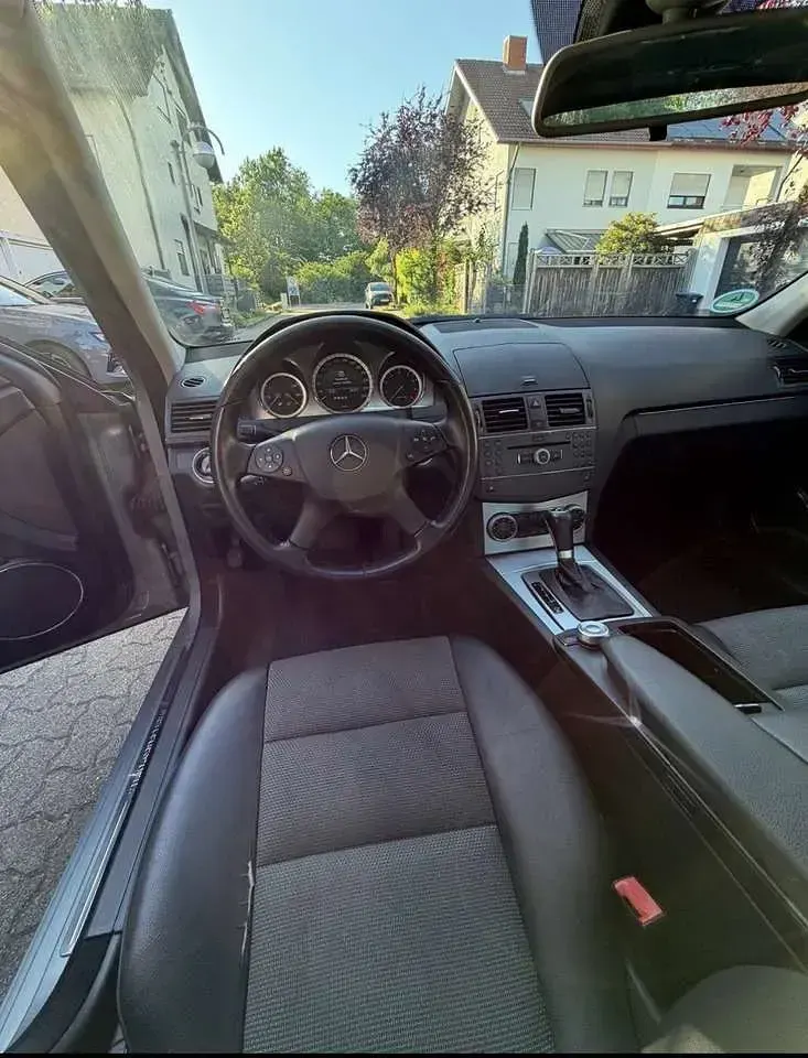 Gebraucht Mercedes C250 204 PS (150 kW) 2010 Grau Limousine