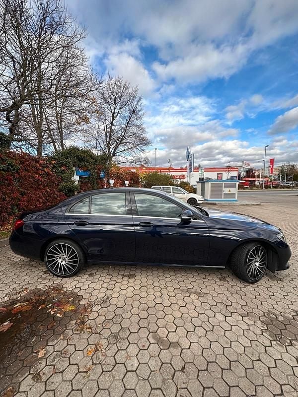 Gebraucht Mercedes E220 194 PS (142 kW) 2016 Blau Limousine