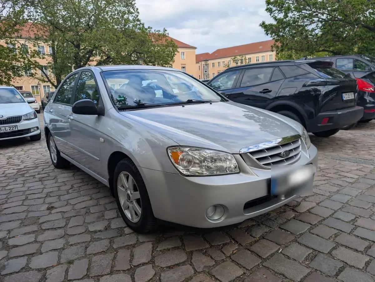 Gebraucht Kia Cerato 140 PS (102 kW) 2006 Silber Limousine