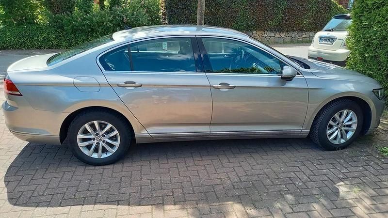 Gebraucht VW Passat Comfortline 150 PS (110 kW) 2015 Silber Limousine