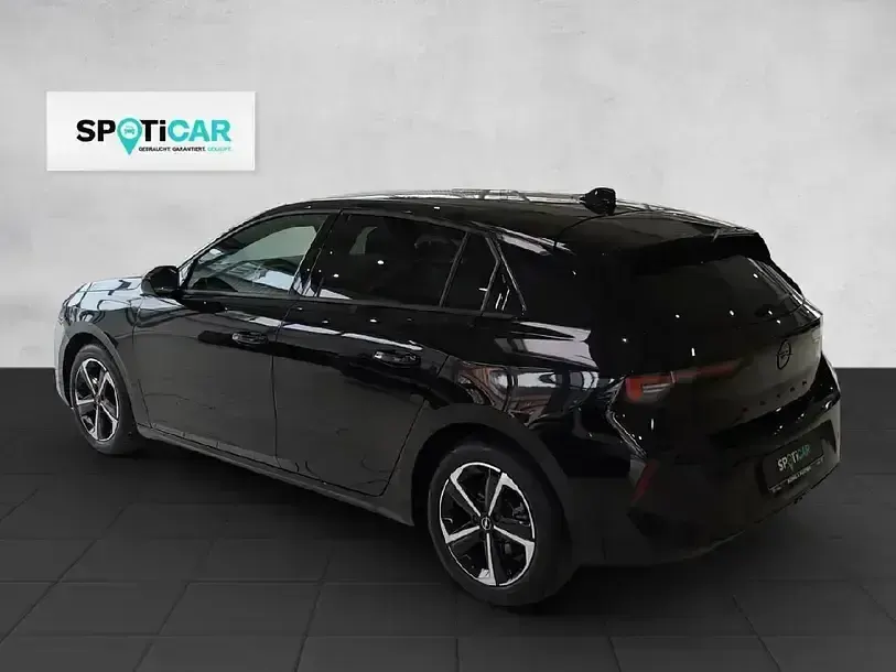 Gebraucht Opel Astra 131 PS (96 kW) 2024 Schwarz Kleinwagen