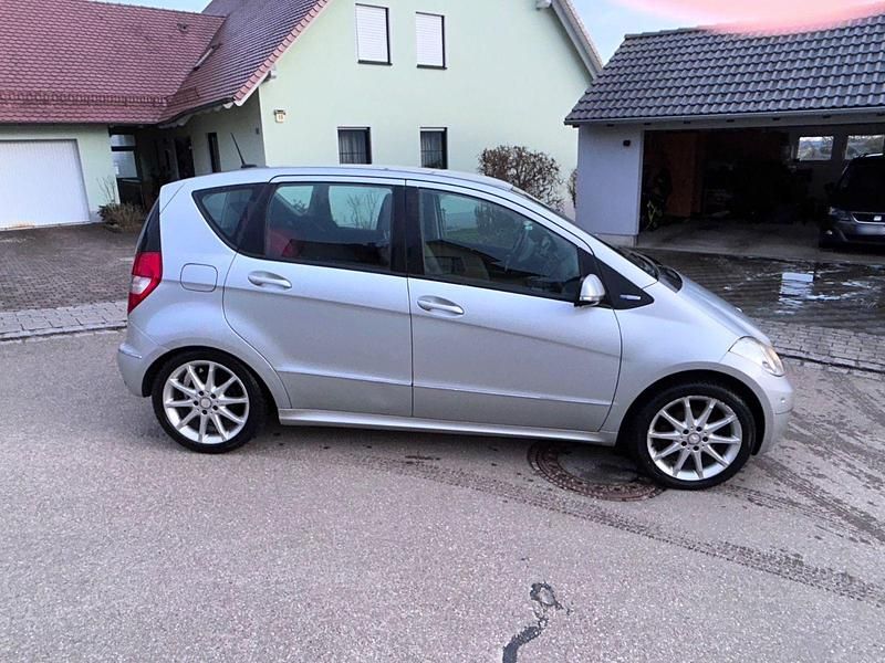 Gebraucht Mercedes A170 Elegance 116 PS (85 kW) 2009 Silber Van / Kleinbus