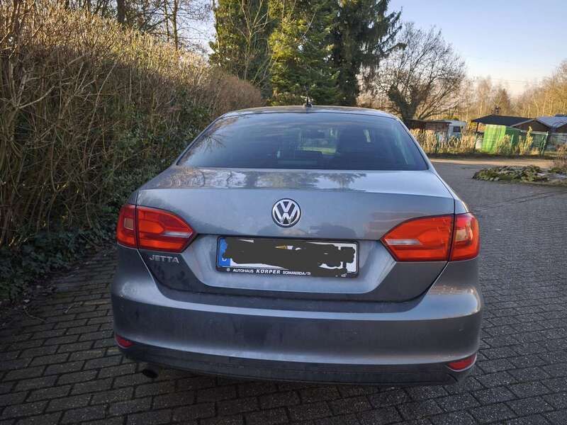 Grau Gebraucht 2011 VW Jetta Comfortline Limousine | 8.500 € (Teuer) - Bild 1/4