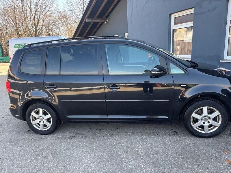 Gebraucht VW Touran Match 105 PS (77 kW) 2013 Schwarz Van / Kleinbus