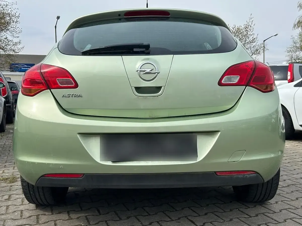 Używany Opel Astra 115 KM (84 kW) 2012 Hatchback