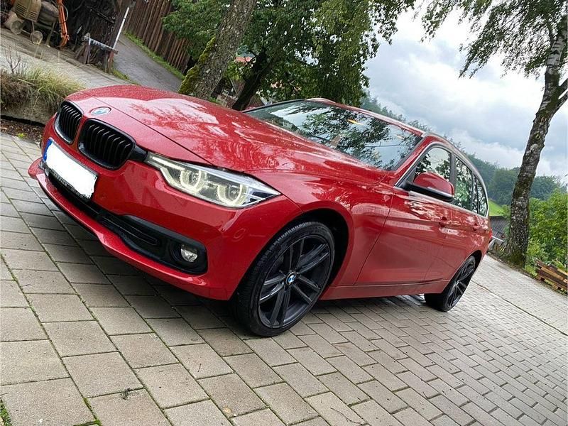 Rot Gebraucht 2017 BMW 318 Advantage Kombi | 13.990 € (Etwas zu teuer) - Bild 1/4
