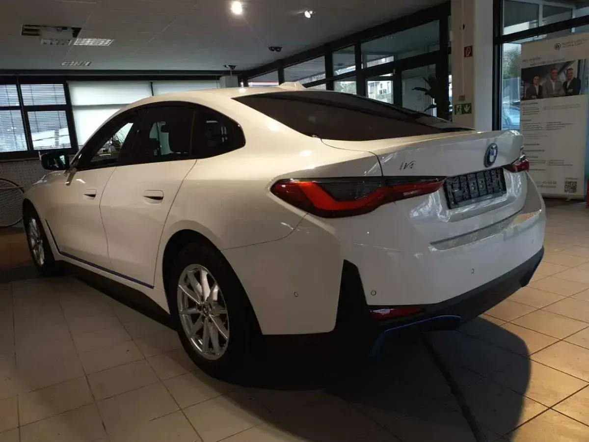 Gebraucht BMW i4 253 kW (345 PS) 2023 White solid Limousine