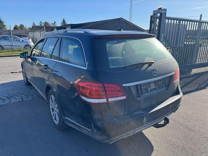 Gebraucht Mercedes E220 170 PS (125 kW) 2014 Schwarz Kombi