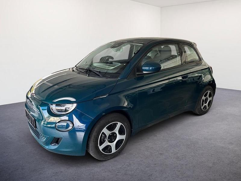 Ozean grün Gebraucht 2022 Fiat 500e Action Kleinwagen | 14.990 € (Fairer Preis) - Bild 1/4