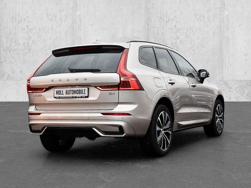 Gebraucht Volvo XC60 Plus 197 PS (144 kW) 2023 Bright dusk / metallic SUV