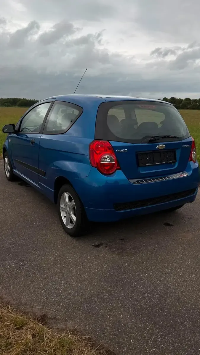 Gebraucht Chevrolet Aveo 84 PS (61 kW) 2010 Blau Kleinwagen