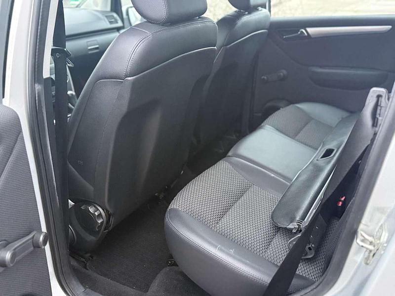 Gebraucht Mercedes A180 116 PS (85 kW) 2011 Polarsilber  metalliclack Kleinwagen