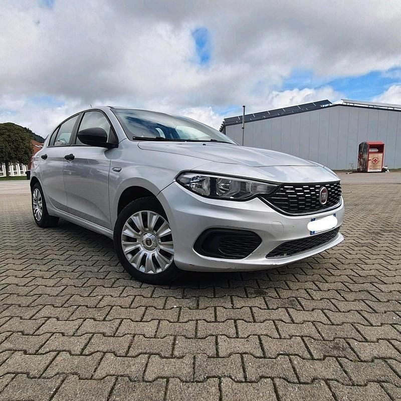 Grau Gebraucht 2017 Fiat Tipo Kombi | 5.390 € (Guter Preis) - Bild 1/4