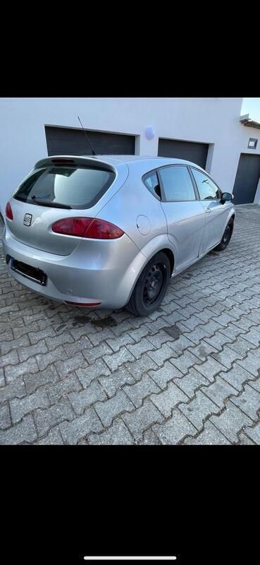 Silber Gebraucht 2005 Seat Leon Reference Limousine | 1.100 € - Bild 1/4