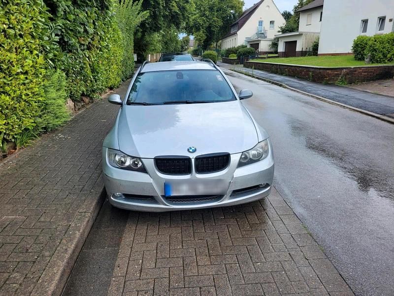 Grau Gebraucht 2008 BMW 320 Kombi | 2.800 € (Superpreis) - Bild 1/4