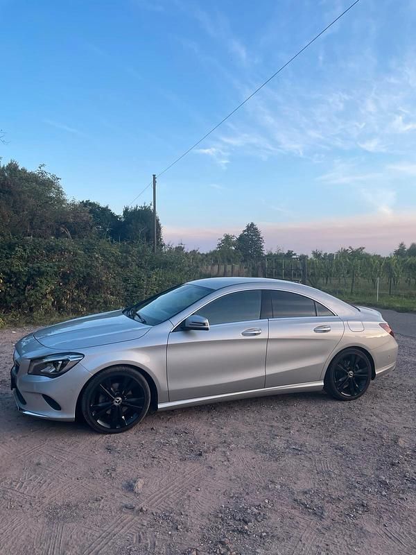 Silber Gebraucht 2017 Mercedes CLA180 Edition Limousine | 19.250 € (Etwas zu teuer) - Bild 1/4