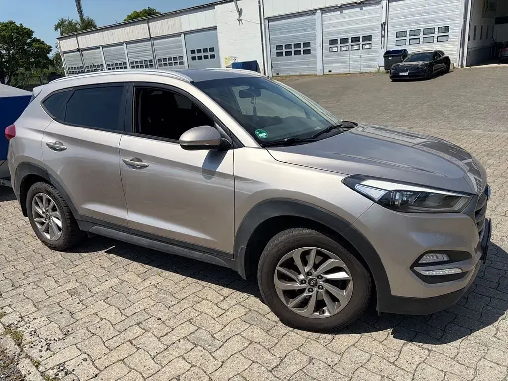 Gebraucht Hyundai Tucson Style 177 PS (130 kW) 2015 Gold SUV