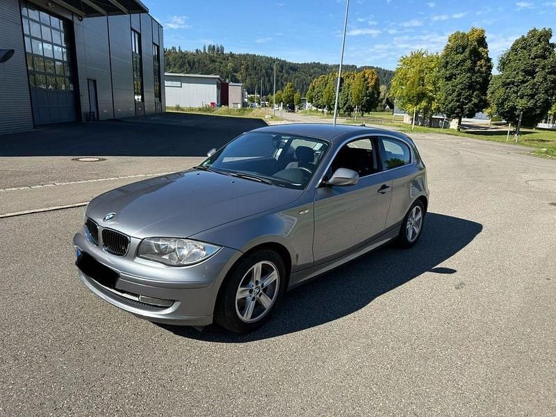 Grau Gebraucht 2010 BMW 116 Performance Kleinwagen | 4.290 € (Fairer Preis) - Bild 1/4