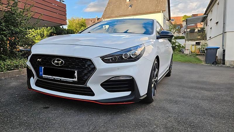 Weiß Gebraucht 2019 Hyundai i30 N Performance Limousine | 24.000 € (Fairer Preis) - Bild 1/4