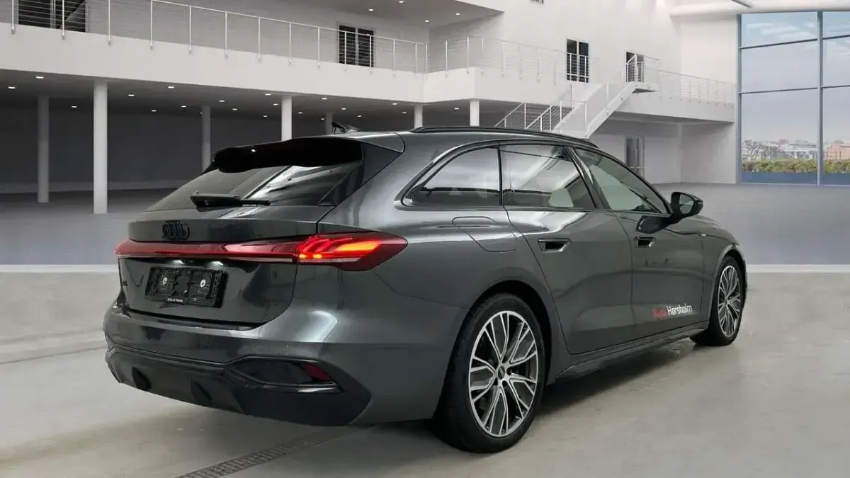 Second-hand Audi A5 S-line plus 204 CP (150 kW) 2025 Gri Break