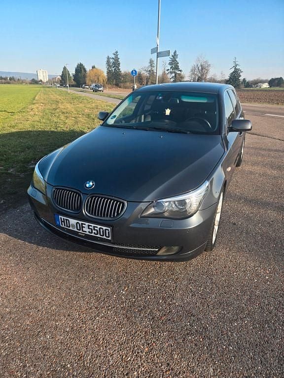 Gebraucht BMW 530 235 PS (172 kW) 2010 Grau Kombi
