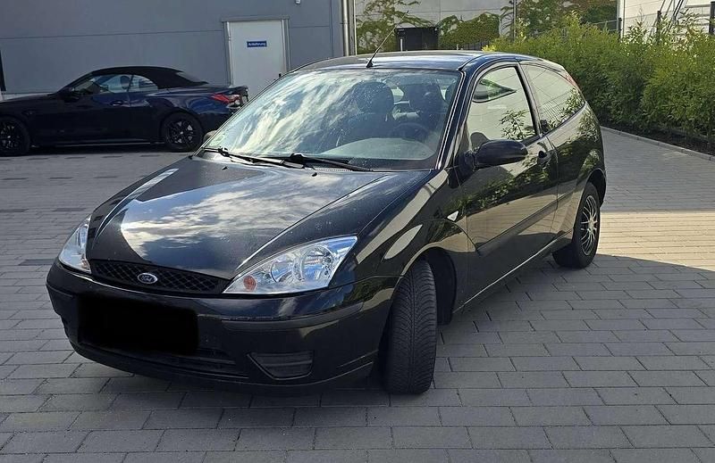Schwarz Gebraucht 2004 Ford Focus Trend Limousine | 500 € (Superpreis) - Bild 1/4