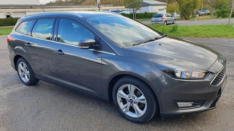 Grau Gebraucht 2015 Ford Focus Business Edition Kombi | 6.250 € (Superpreis) - Bild 1/4