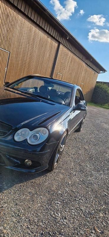 Blau Gebraucht 2003 Mercedes CLK320 AMG Coupé | 6.800 € (Etwas zu teuer) - Bild 1/4