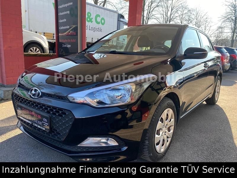 Gebraucht Hyundai i20 Classic 75 PS (55 kW) 2016 Schwarz Limousine