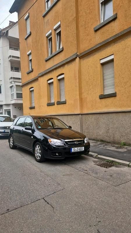 Gebraucht Kia Cerato 140 PS (102 kW) 2004 Schwarz Kleinwagen
