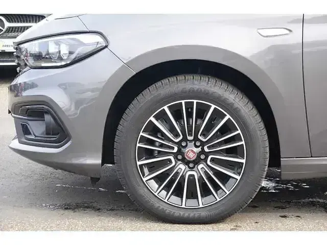 Gebraucht Fiat Tipo Basis 131 PS (96 kW) 2023 Grau Limousine