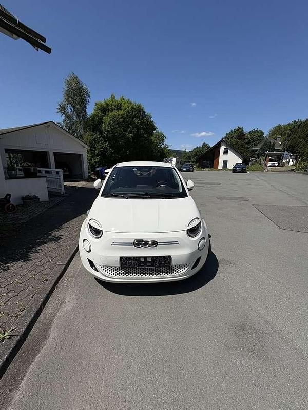 Weiß Neu 2025 Fiat 500e Limousine | 27.500 € - Bild 1/4