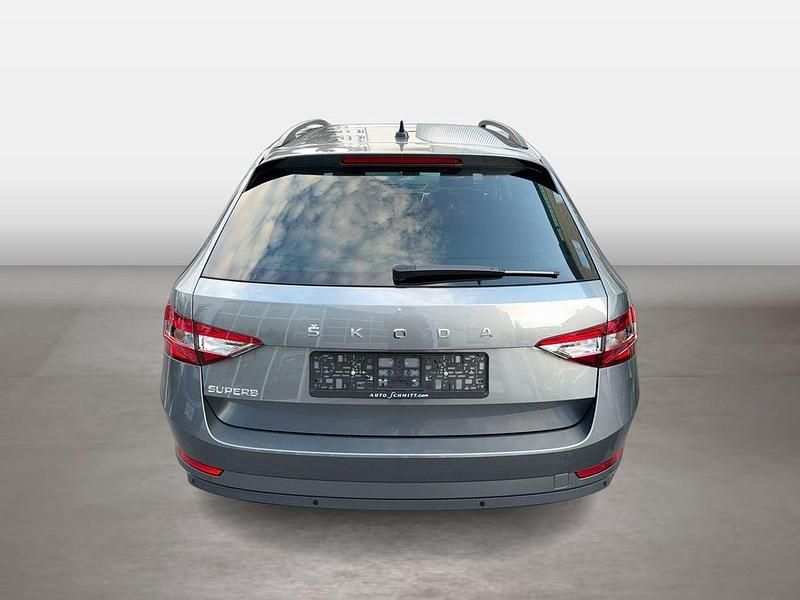 Gebraucht Skoda Superb Ambition 200 PS (147 kW) 2022 Grau Kombi