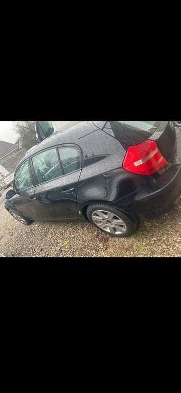 Gebraucht BMW 116 122 PS (89 kW) 2008 Schwarz Kleinwagen