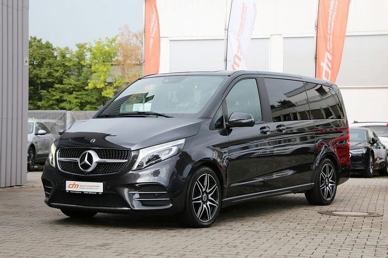 Grau Gebraucht 2019 Mercedes V300 AMG Van / Kleinbus | 53.970 € (Teuer) - Bild 1/4