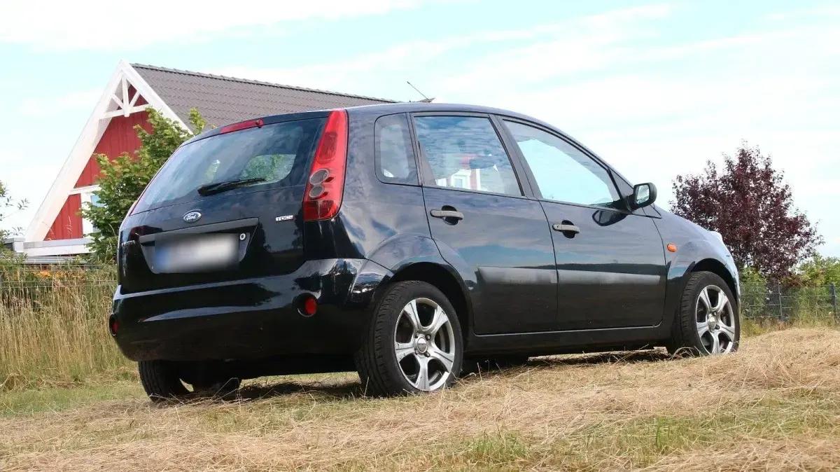 Gebraucht Ford Fiesta 90 PS (66 kW) 2007 Schwarz Kleinwagen