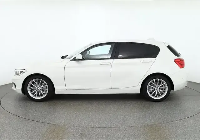 Gebraucht BMW 120 Advantage 184 PS (135 kW) 2018 Alpinweiss iii Limousine
