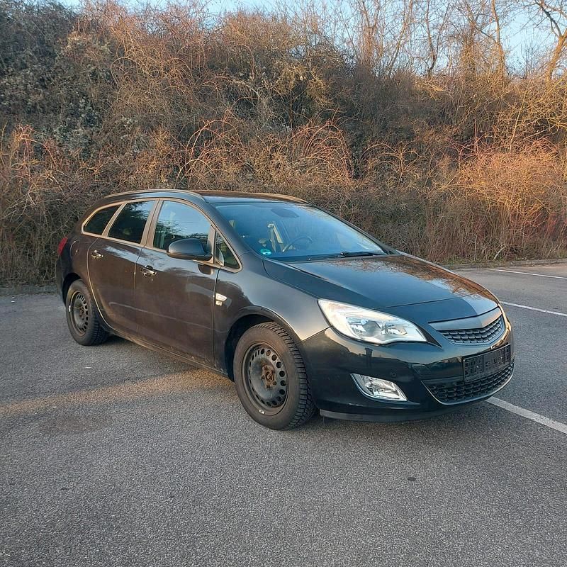 Gebraucht Opel Astra Sport 125 PS (91 kW) 2012 Schwarz Limousine