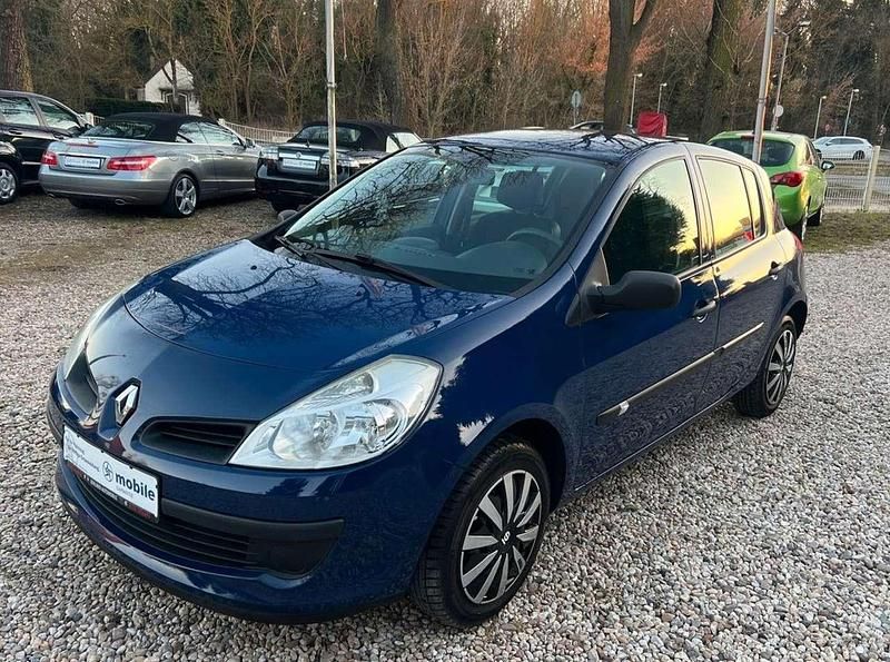 Blau Gebraucht 2007 Renault Clio II Dynamique Limousine | 3.900 € (Etwas zu teuer) - Bild 1/4