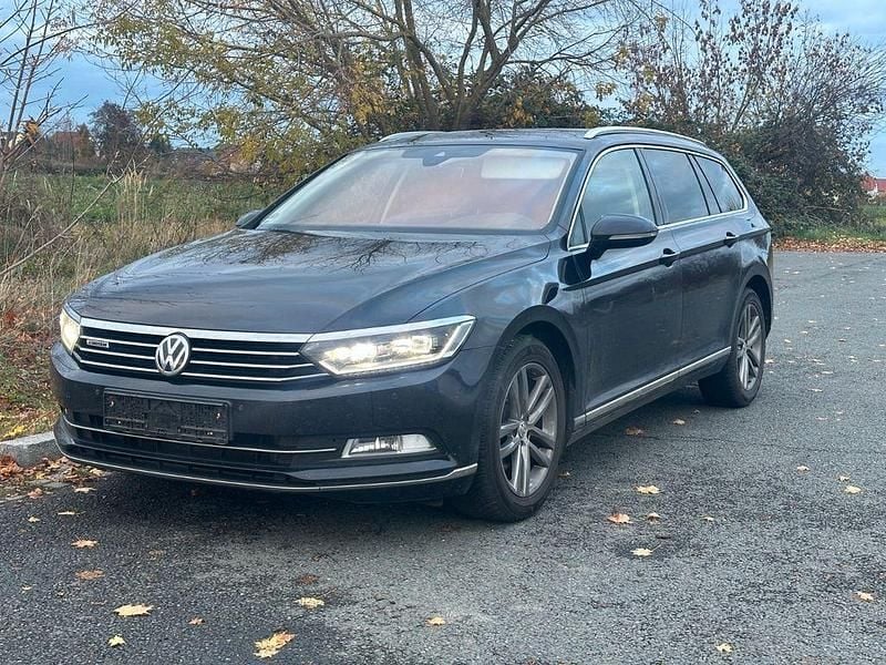 Schwarz Gebraucht 2015 VW Passat Highline Kombi | 11.390 € (Guter Preis) - Bild 1/4
