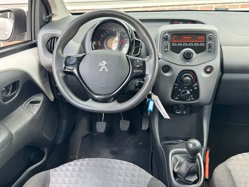Gebraucht Peugeot 108 Active 72 PS (52 kW) 2021 Weiß Limousine