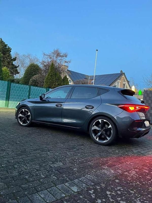 Gebraucht Cupra Leon 245 PS (180 kW) 2023 Grau Kleinwagen