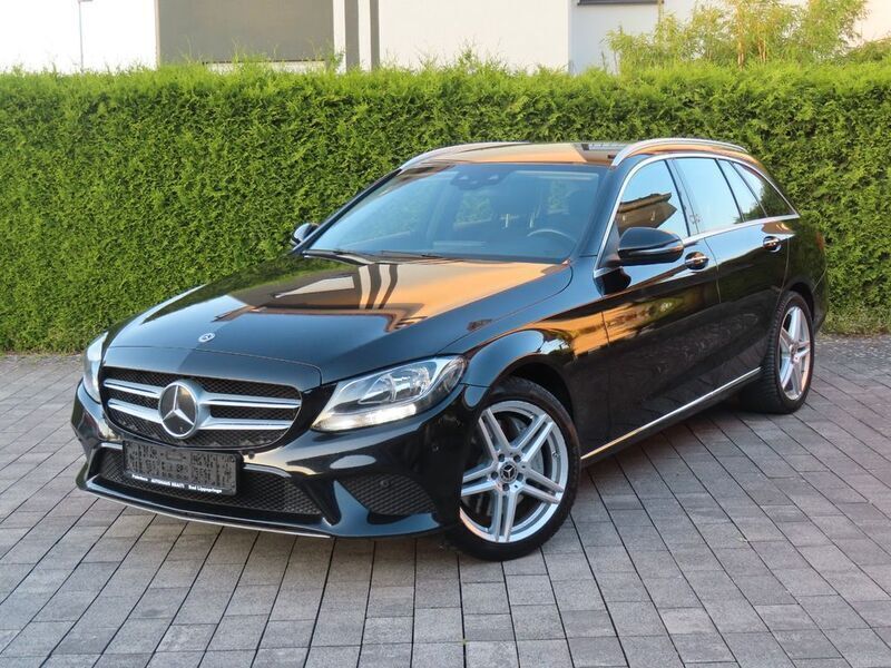 Schwarz Gebraucht 2020 Mercedes C300e Avantgarde Limousine | 21.500 € (Superpreis) - Bild 1/4