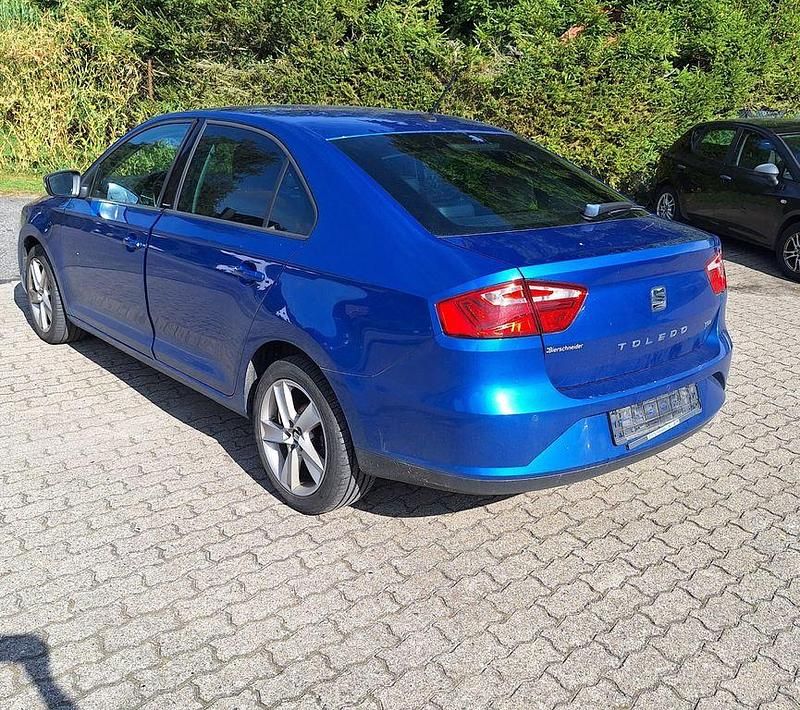 Gebraucht Seat Toledo CONNECT 90 PS (66 kW) 2015 Blau Limousine
